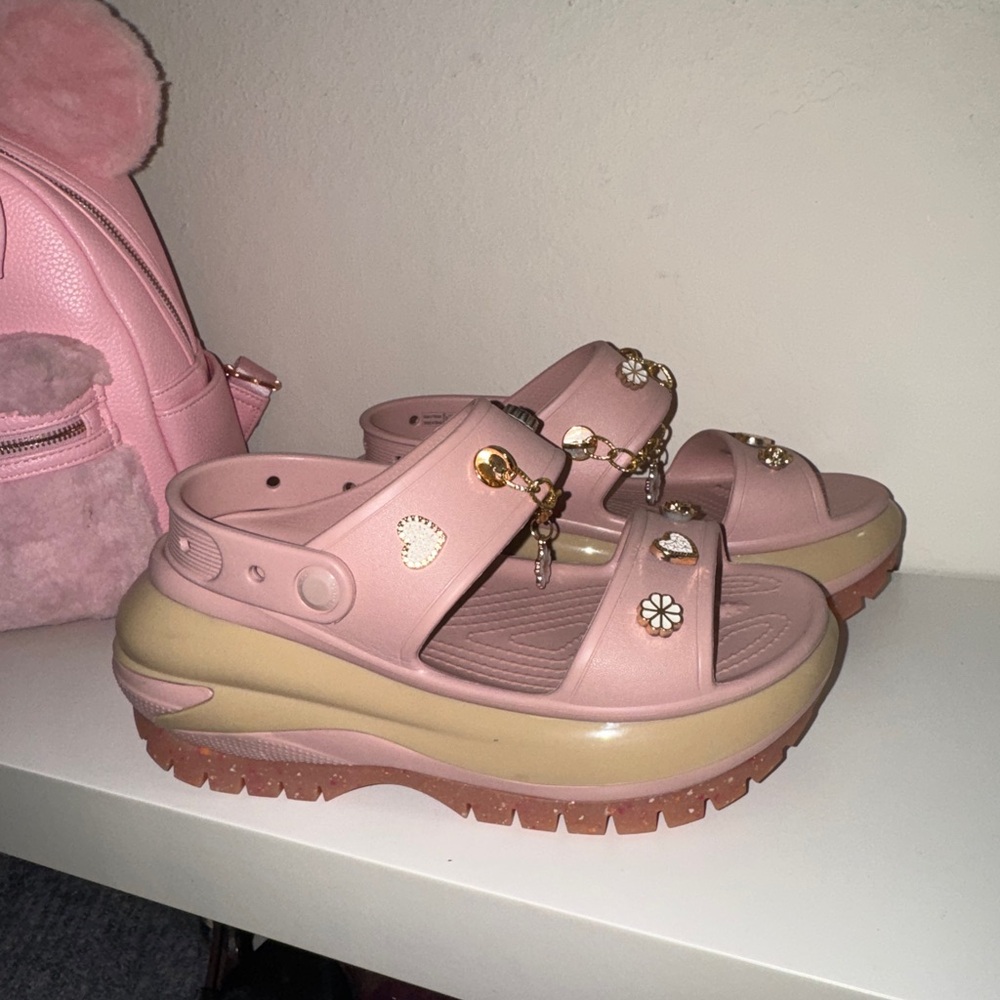 Crocs Mega Crush pink clay sandals